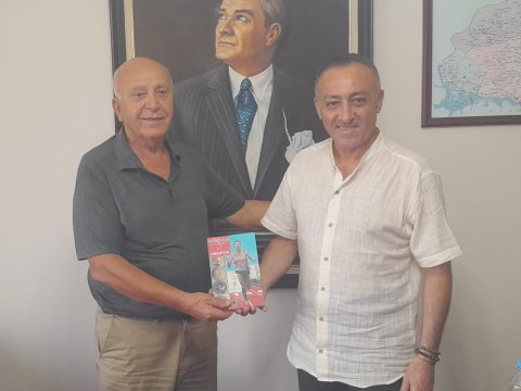 Hemşerimiz Dünya Şampiyonu Rekortmen Maratoncu ve Tunceli Eski Gençlik ve Spor il Müdürü Sayın Haydar DOĞAN Vakfımızı ziyaret ederek kendi yazdığı kitabını vakfımıza bırakmıştır. Nazik Ziyaretinden dolayı teşekkür ederiz.