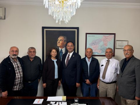 28. Dönem Yeni Parti Ankara Milletvekili hemşehrimiz Sayın Umut Akdoğan, Tunceli Dayanışma ve Kültür Vakfımızı ziyaret etti. Vakıf Başkanımız Sayın Nuri Taşkan ve yönetim kurulu üyelerimizle bir araya gelen Sayın Akdoğan’ı vakfımızda ağırlamaktan memnuniyet duyduk. Samimi sohbeti ve nazik ziyareti için Sayın Umut Akdoğan’a teşekkür ederiz. Kendisine çalışmalarında başarılar diliyoruz.