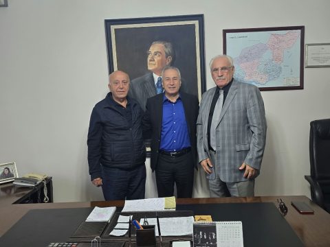 Tunceli Esnaf ve Sanatkârlar Odaları Birliği Başkanı Sayın Hıdır Belice , vakfımızı ziyaret etti.Nazik ziyaretleri ve değerli sohbetleri için Sayın Hıdır Belice’ye teşekkür ediyor, çalışmalarında başarılar diliyoruz.